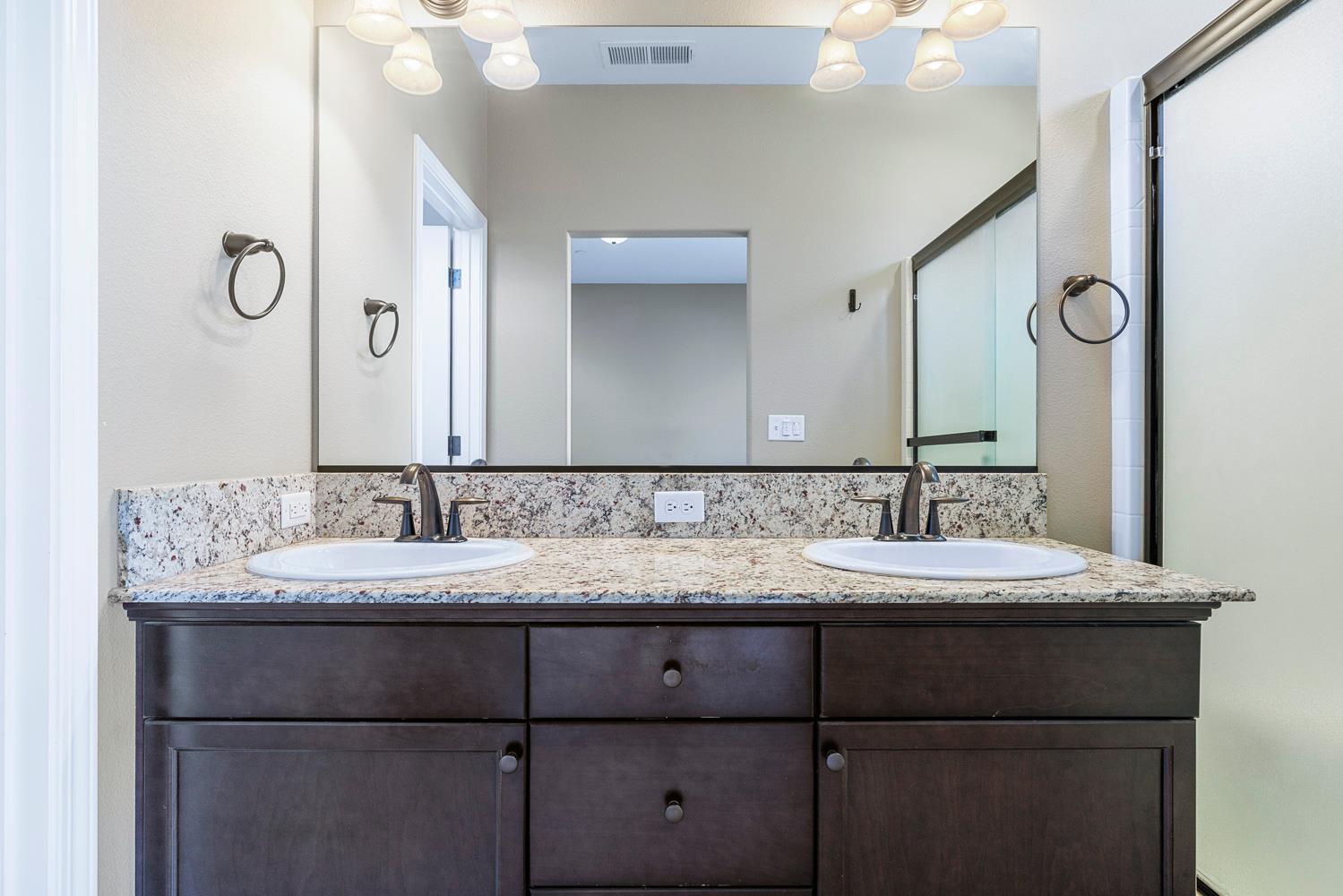 3250 Alps Ln, Clovis, CA 93619