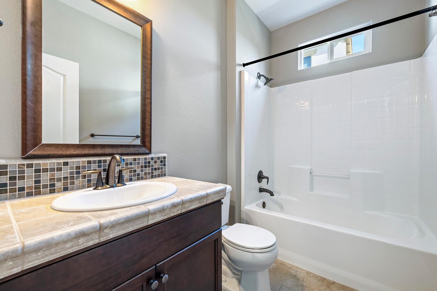 3250 Alps Ln, Clovis, CA 93619
