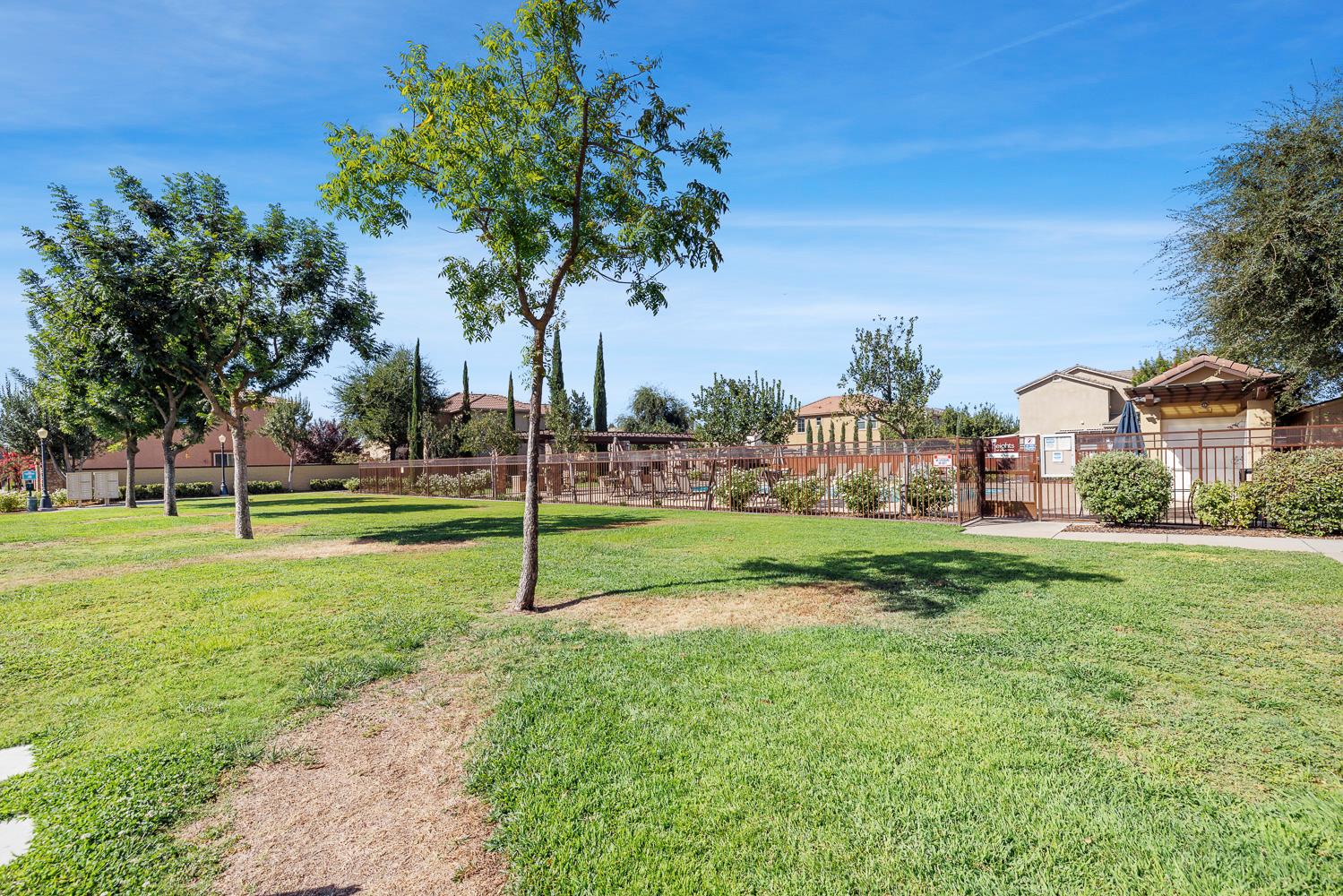 3250 Alps Ln, Clovis, CA 93619