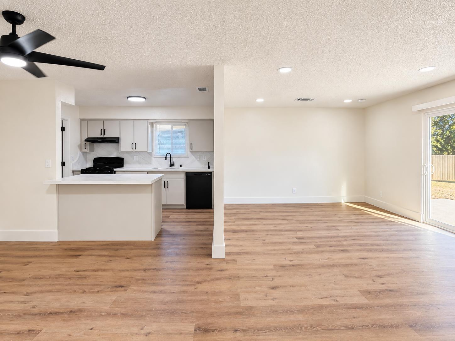 15985 Edmiston Ave, Ivanhoe, CA 93235