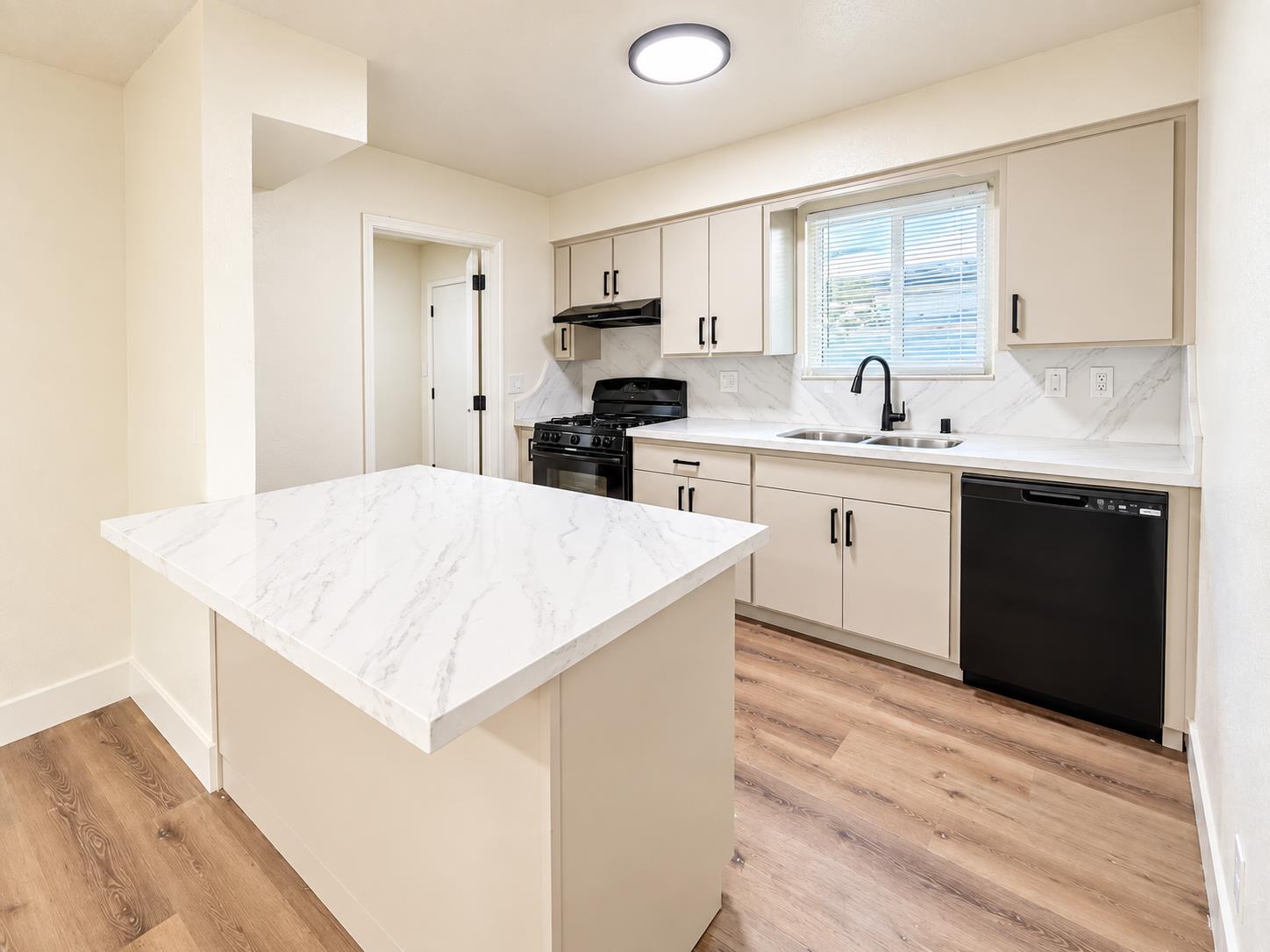 15985 Edmiston Ave, Ivanhoe, CA 93235