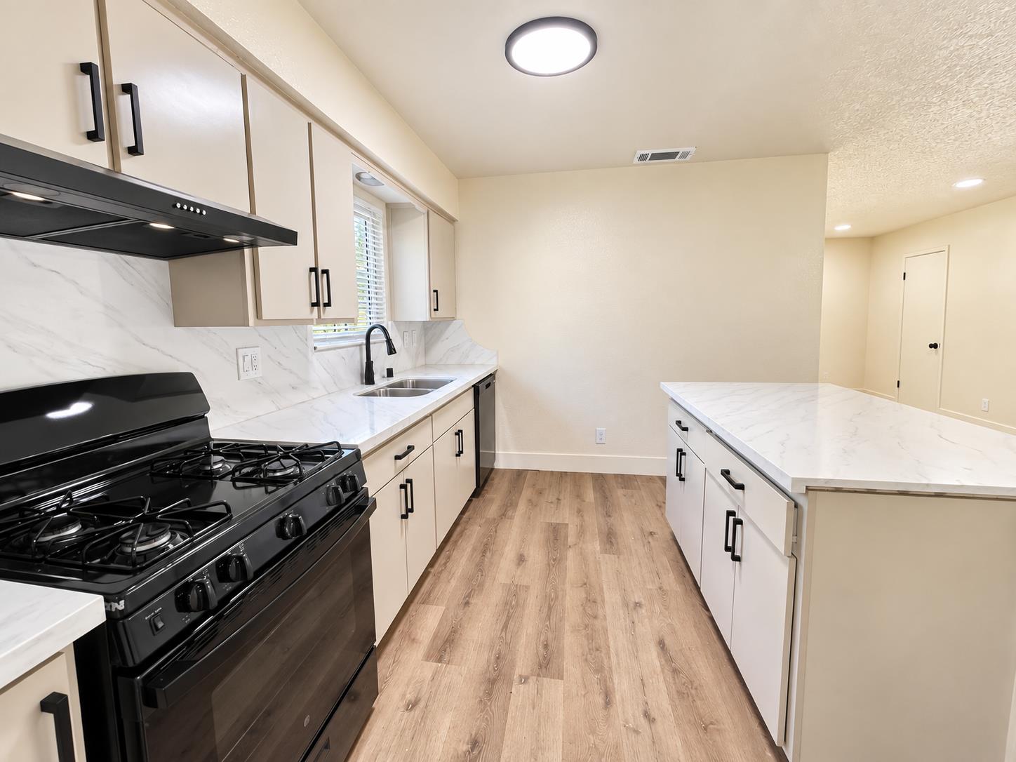 15985 Edmiston Ave, Ivanhoe, CA 93235