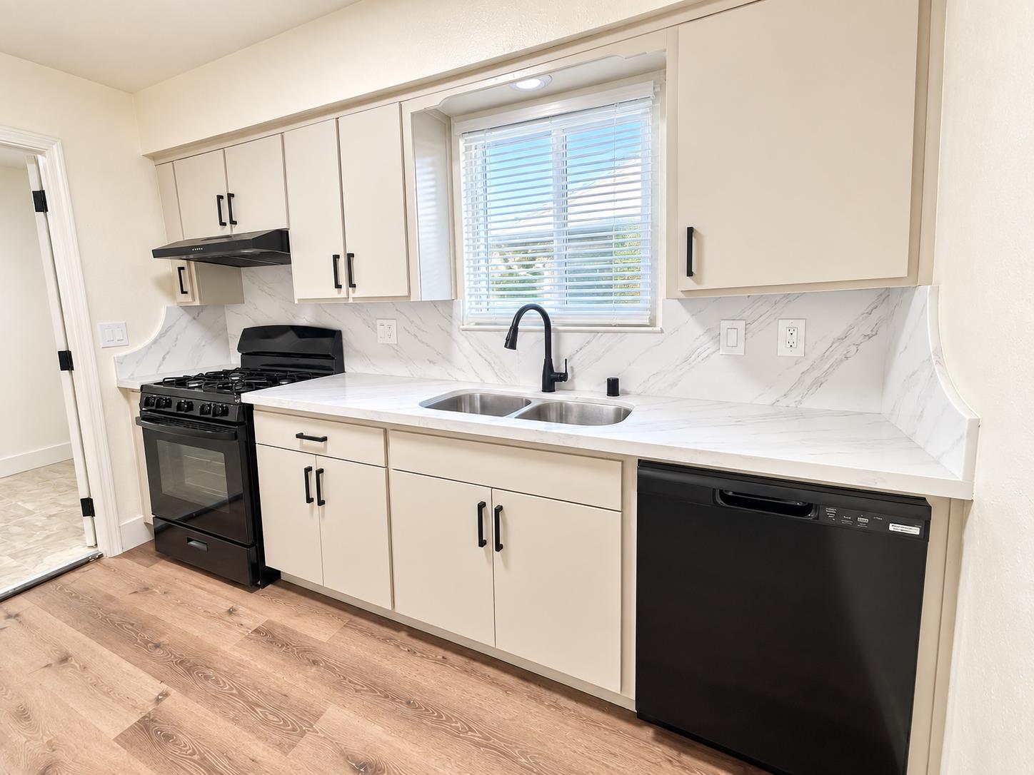 15985 Edmiston Ave, Ivanhoe, CA 93235