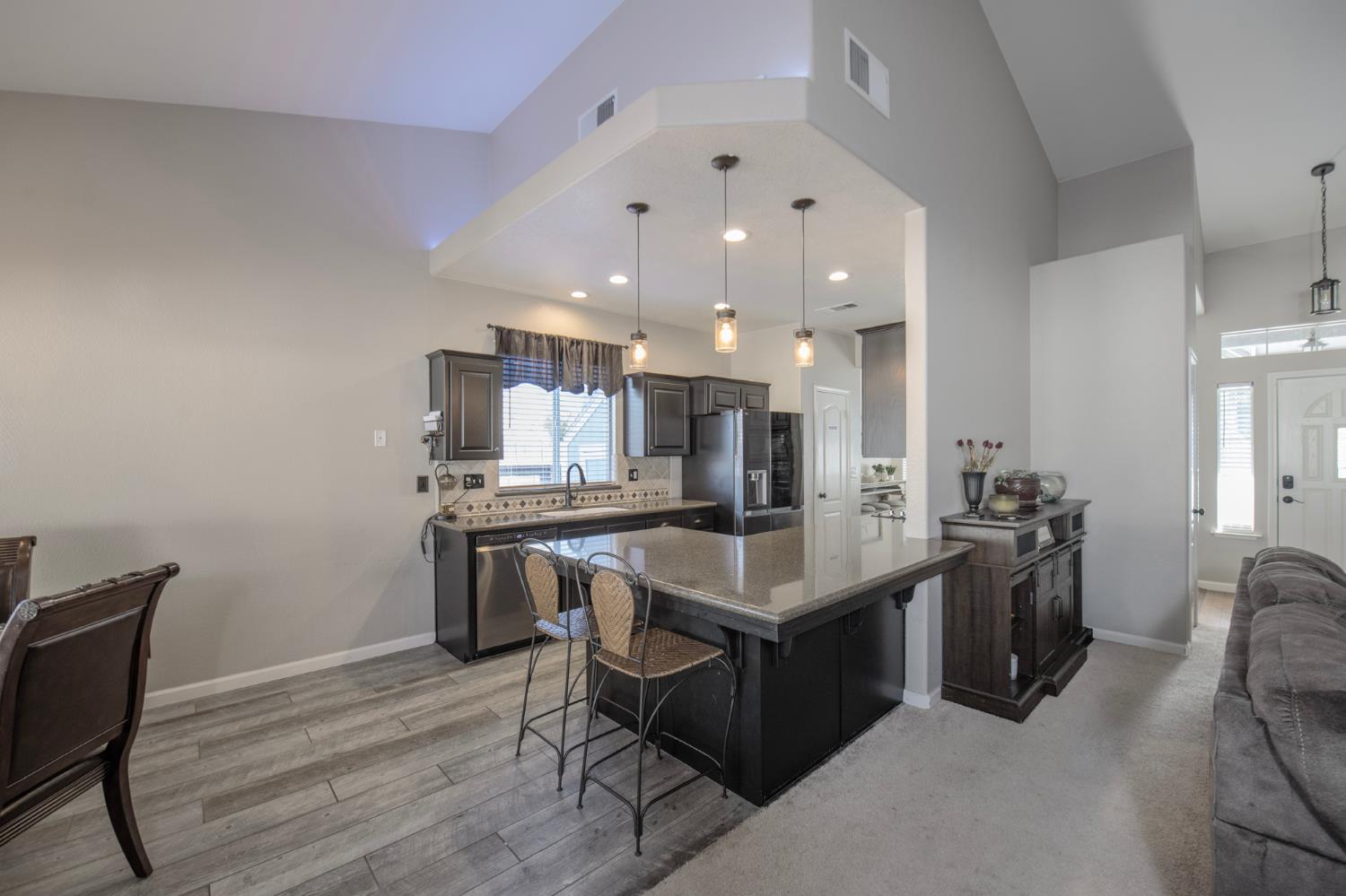 10187 N Price Ave, Fresno, CA 93730