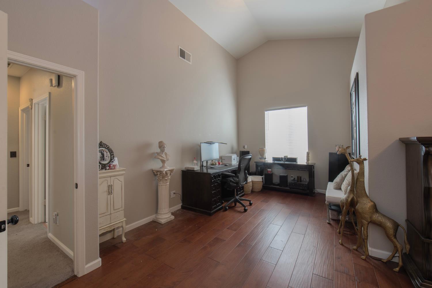 10187 N Price Ave, Fresno, CA 93730