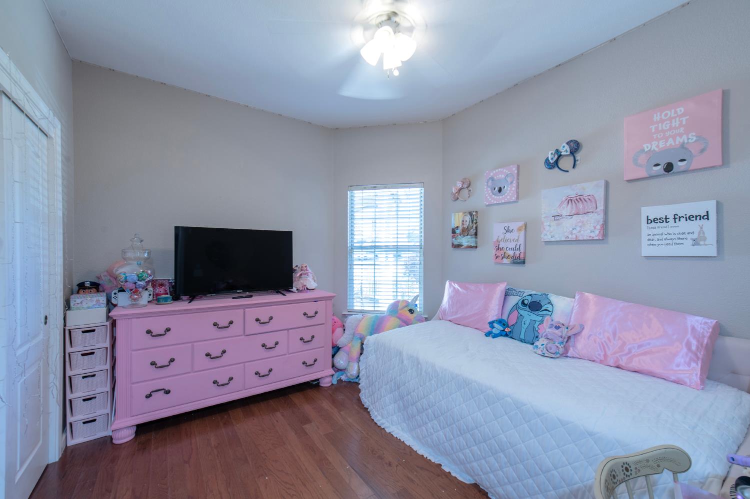 10187 N Price Ave, Fresno, CA 93730