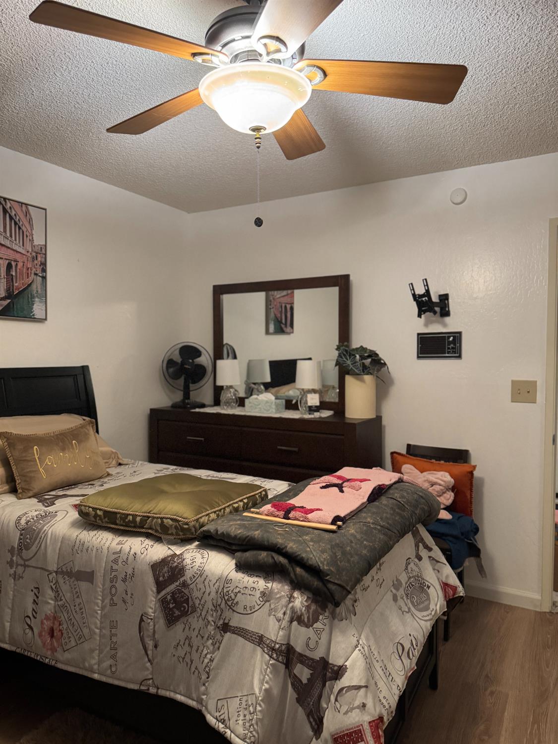1094 S Sunnyside Ave, Fresno, CA 93727