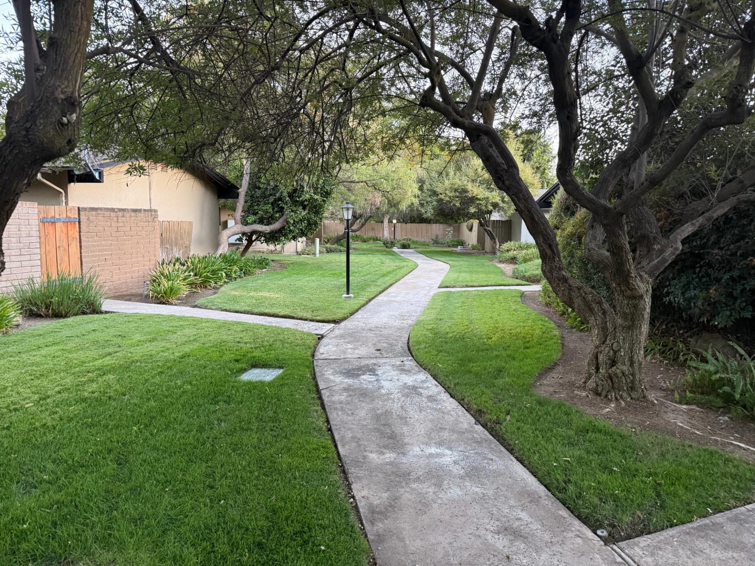 1094 S Sunnyside Ave, Fresno, CA 93727