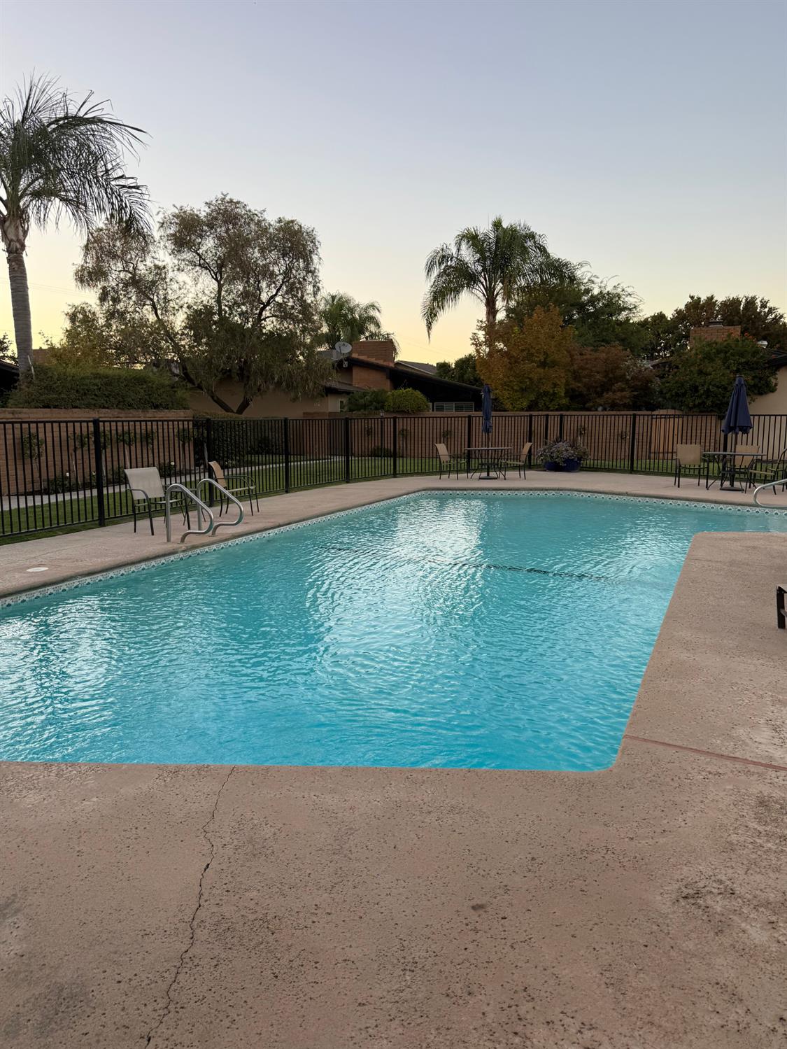 1094 S Sunnyside Ave, Fresno, CA 93727