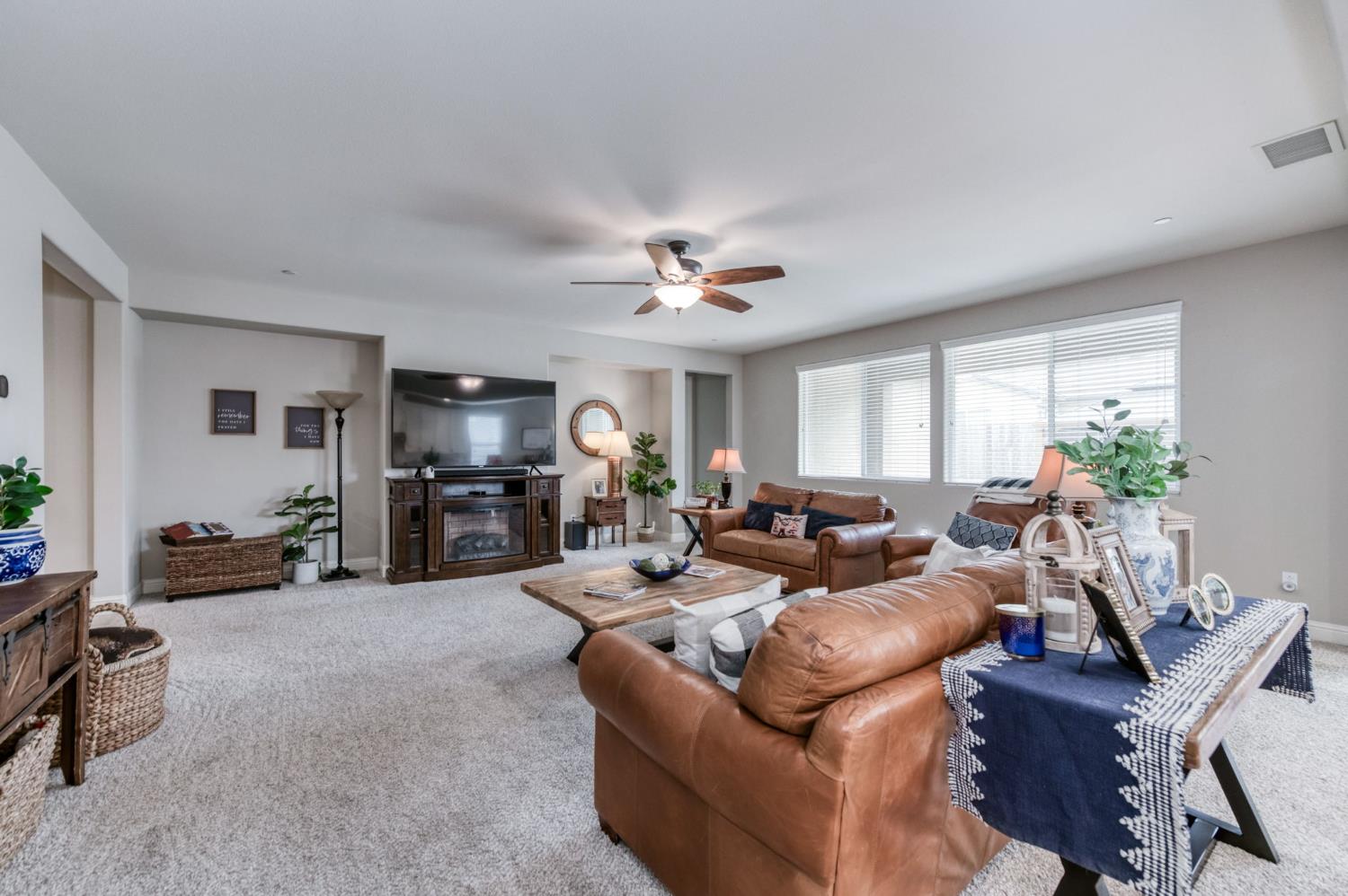 3912 Sussex Ave, Clovis, CA 93619