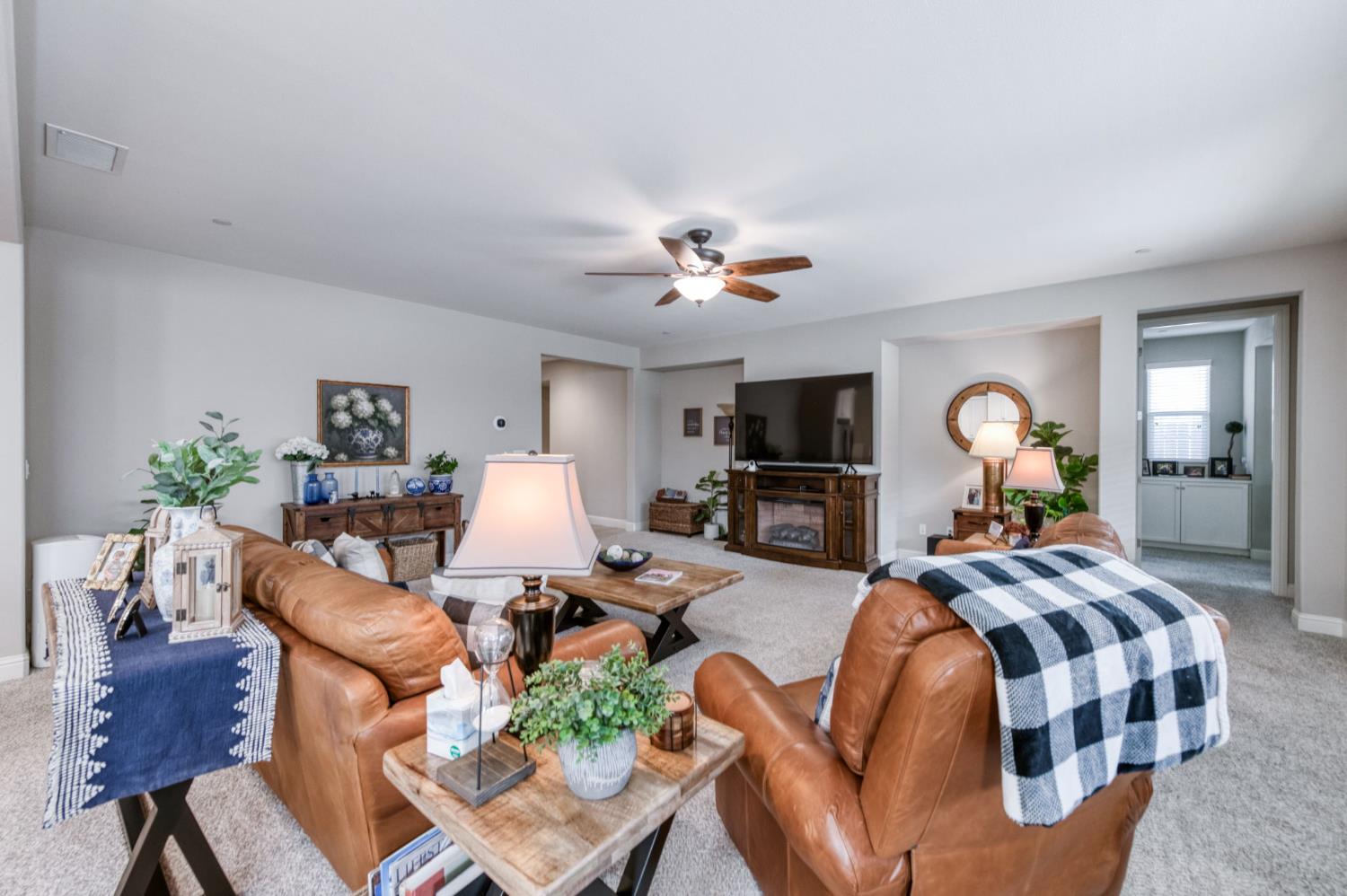 3912 Sussex Ave, Clovis, CA 93619