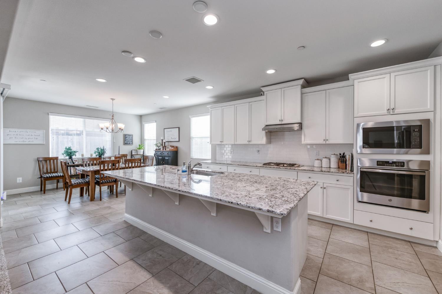 3912 Sussex Ave, Clovis, CA 93619