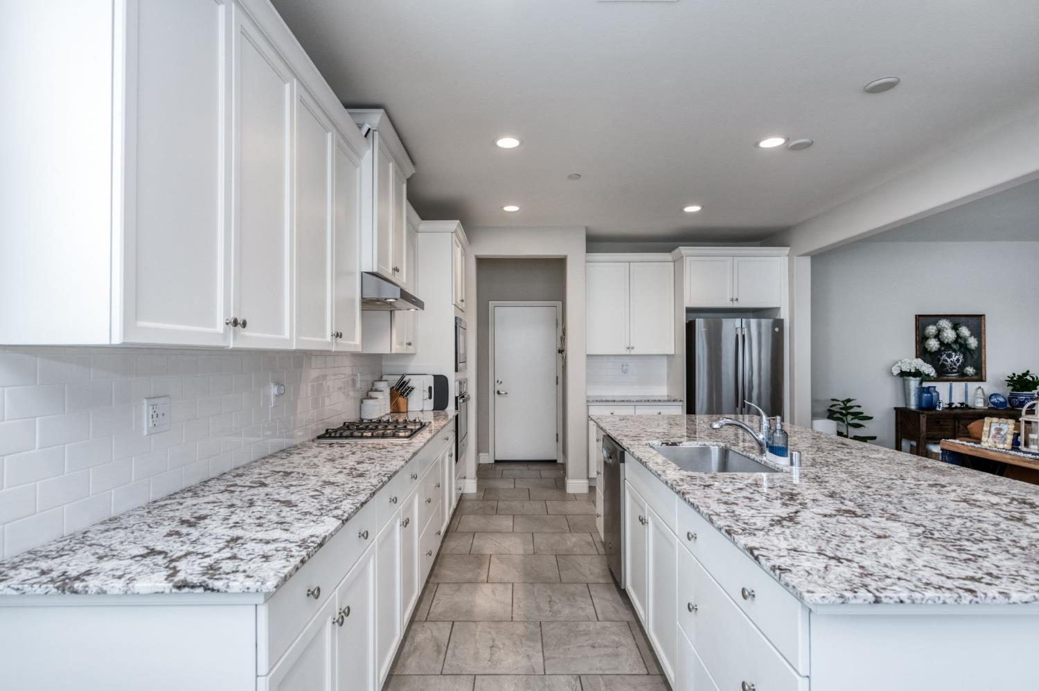3912 Sussex Ave, Clovis, CA 93619