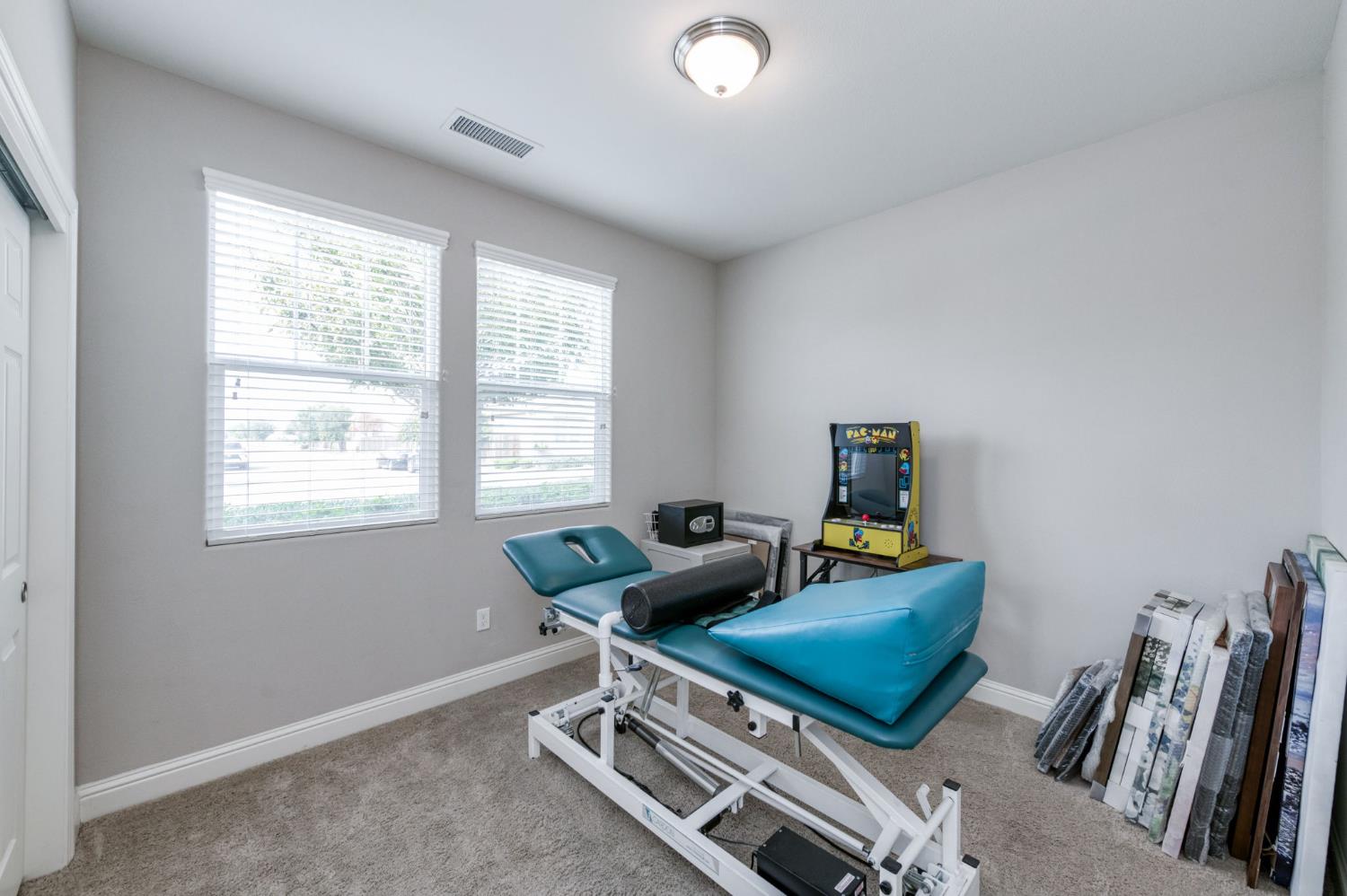 3912 Sussex Ave, Clovis, CA 93619