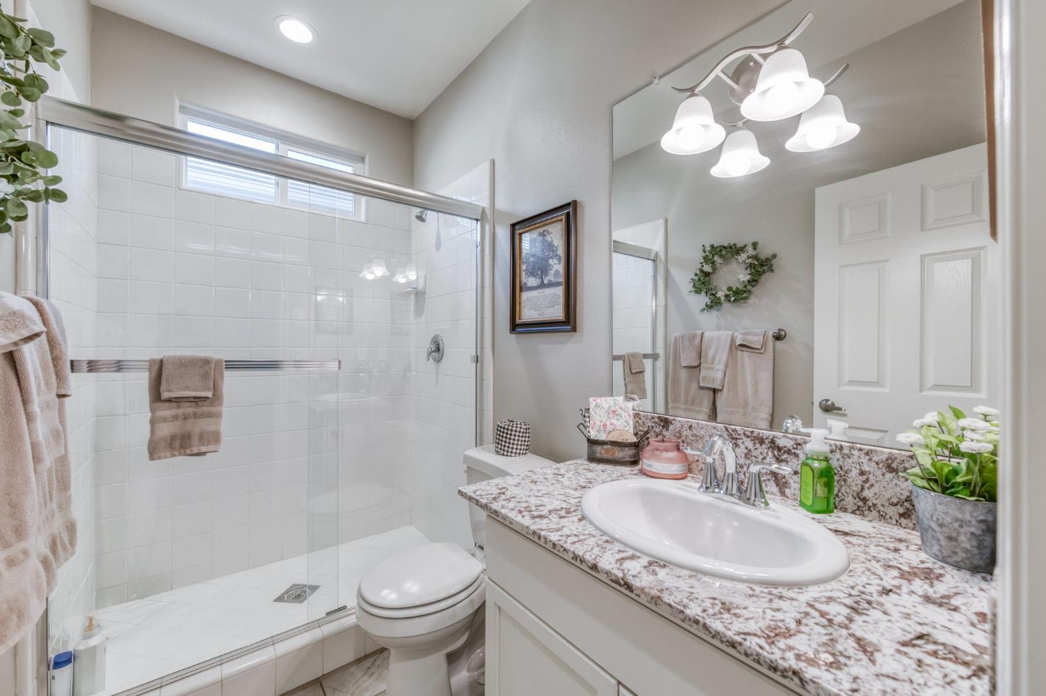 3912 Sussex Ave, Clovis, CA 93619