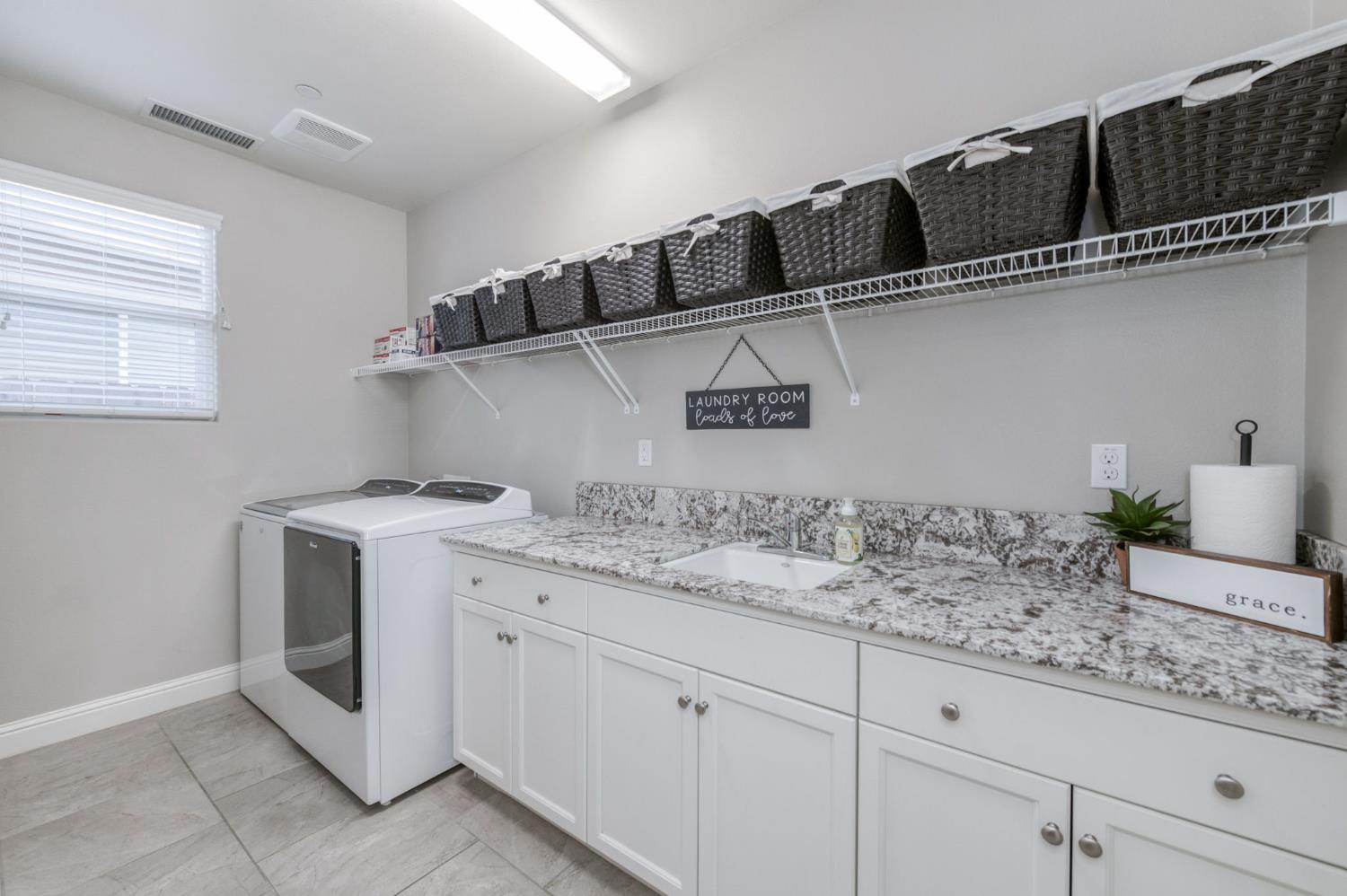 3912 Sussex Ave, Clovis, CA 93619