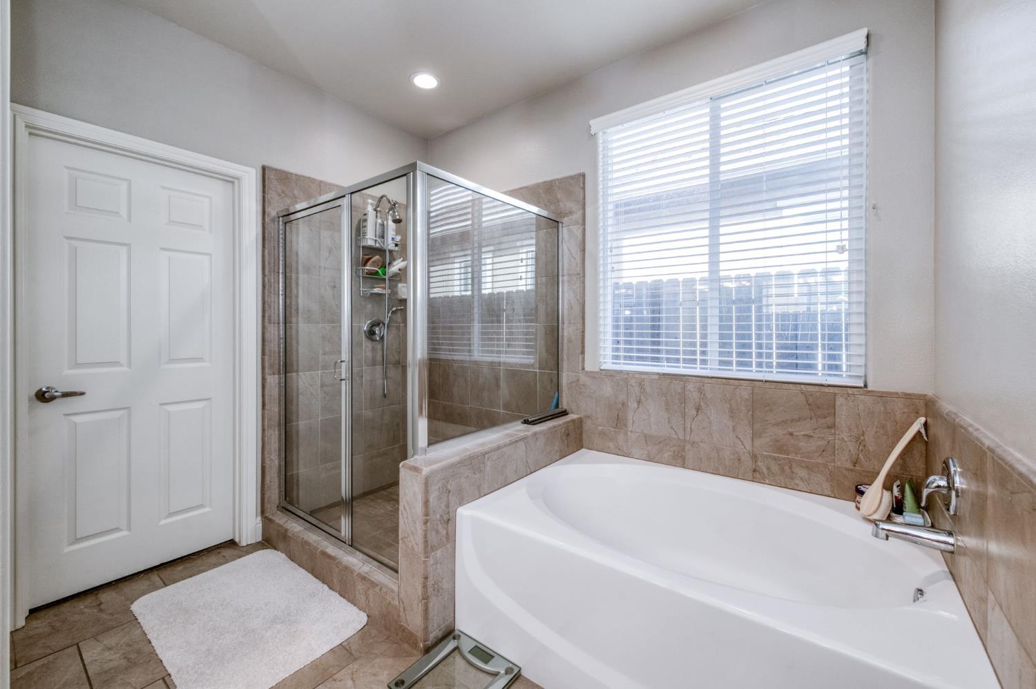 3912 Sussex Ave, Clovis, CA 93619