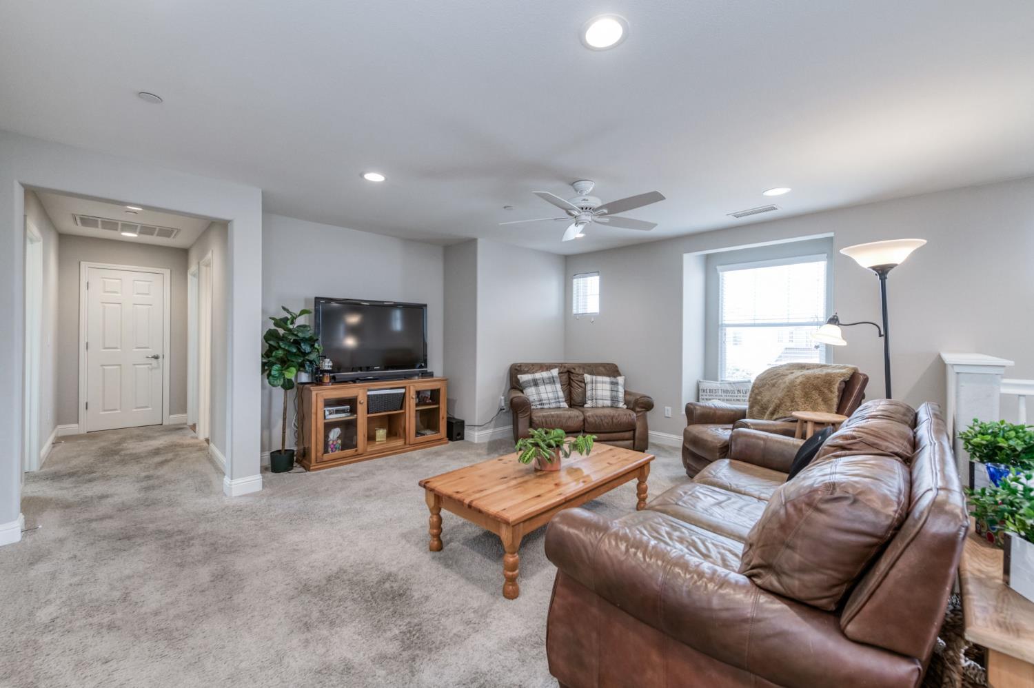 3912 Sussex Ave, Clovis, CA 93619