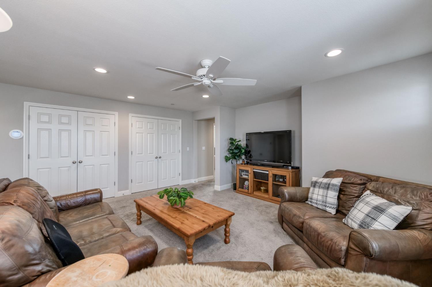 3912 Sussex Ave, Clovis, CA 93619