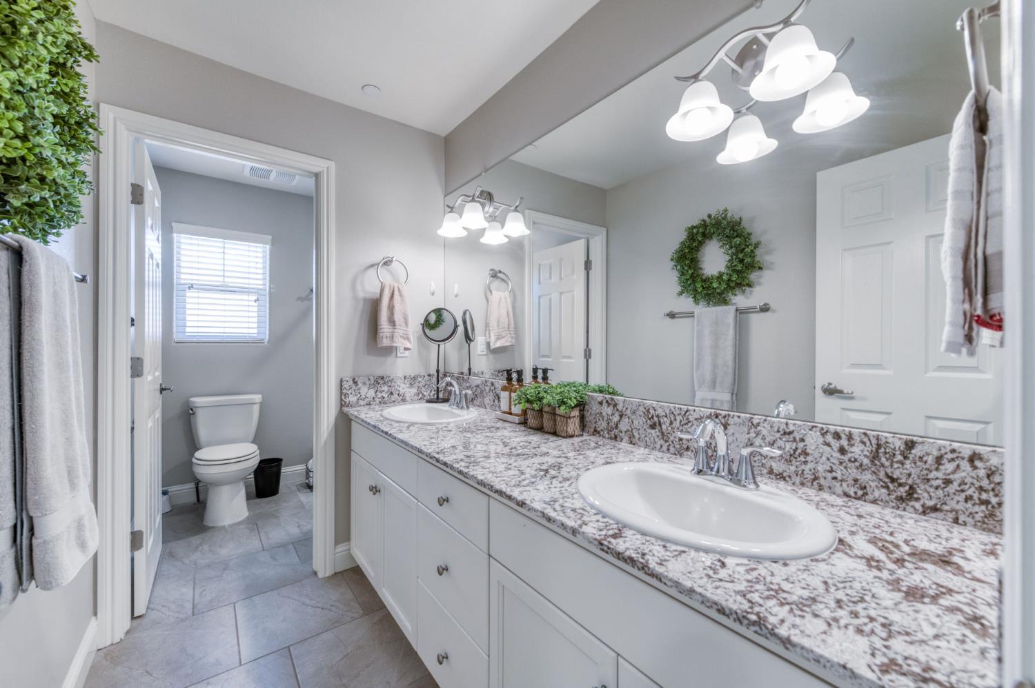 3912 Sussex Ave, Clovis, CA 93619