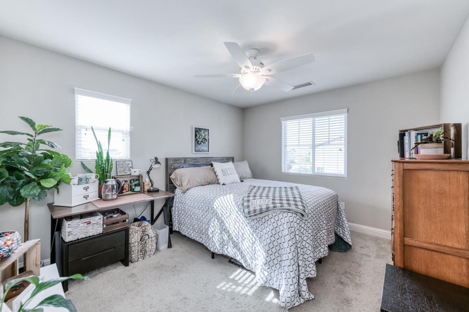 3912 Sussex Ave, Clovis, CA 93619