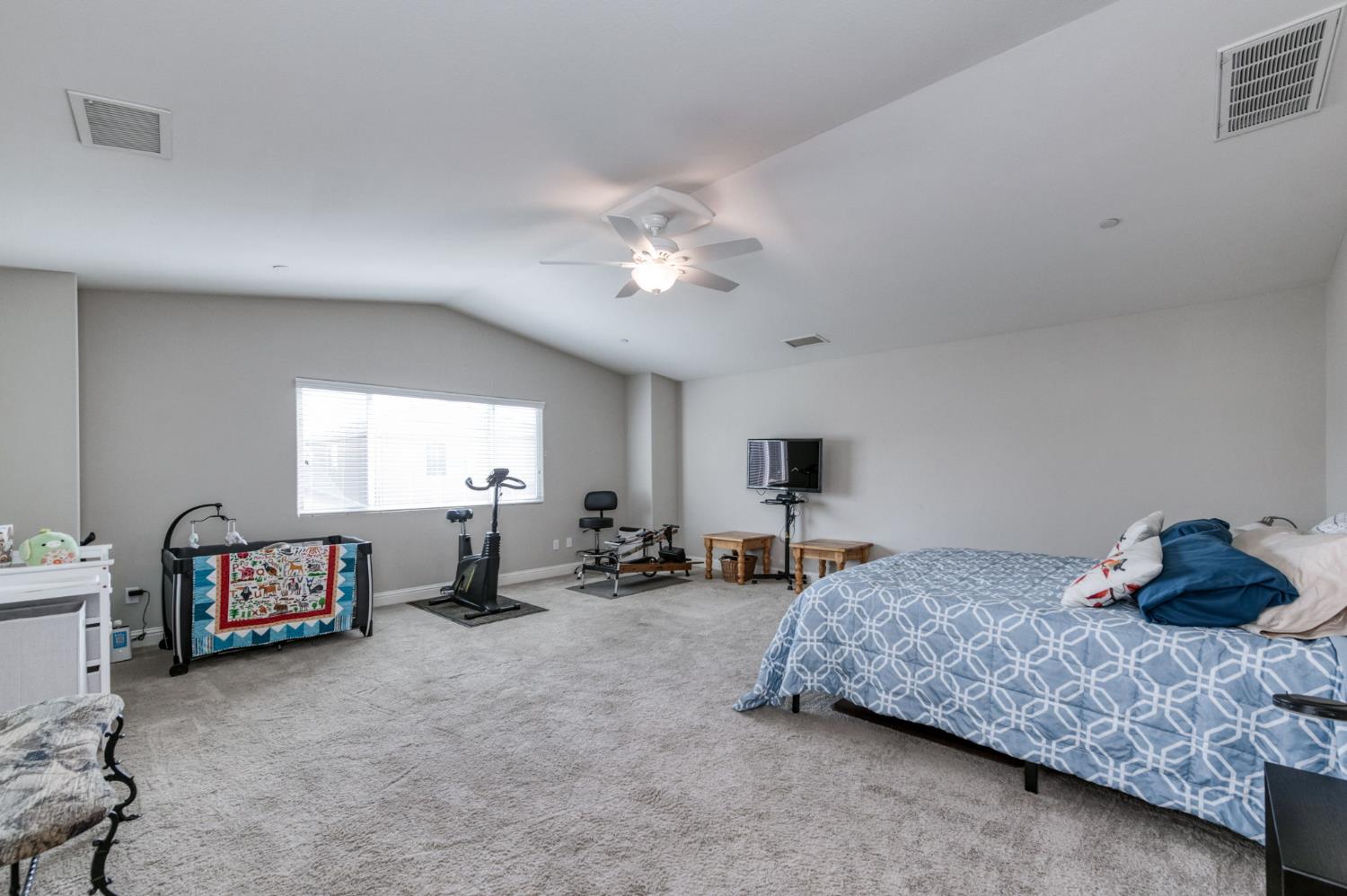 3912 Sussex Ave, Clovis, CA 93619