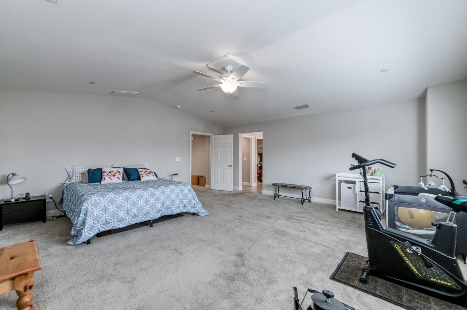 3912 Sussex Ave, Clovis, CA 93619