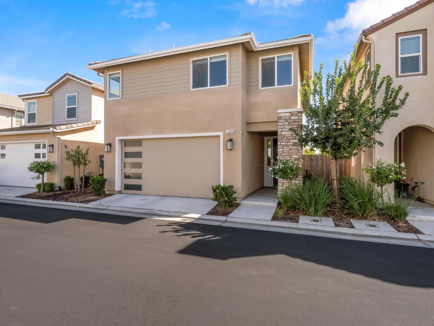 1950 Kelly Ln, Clovis, CA 93611