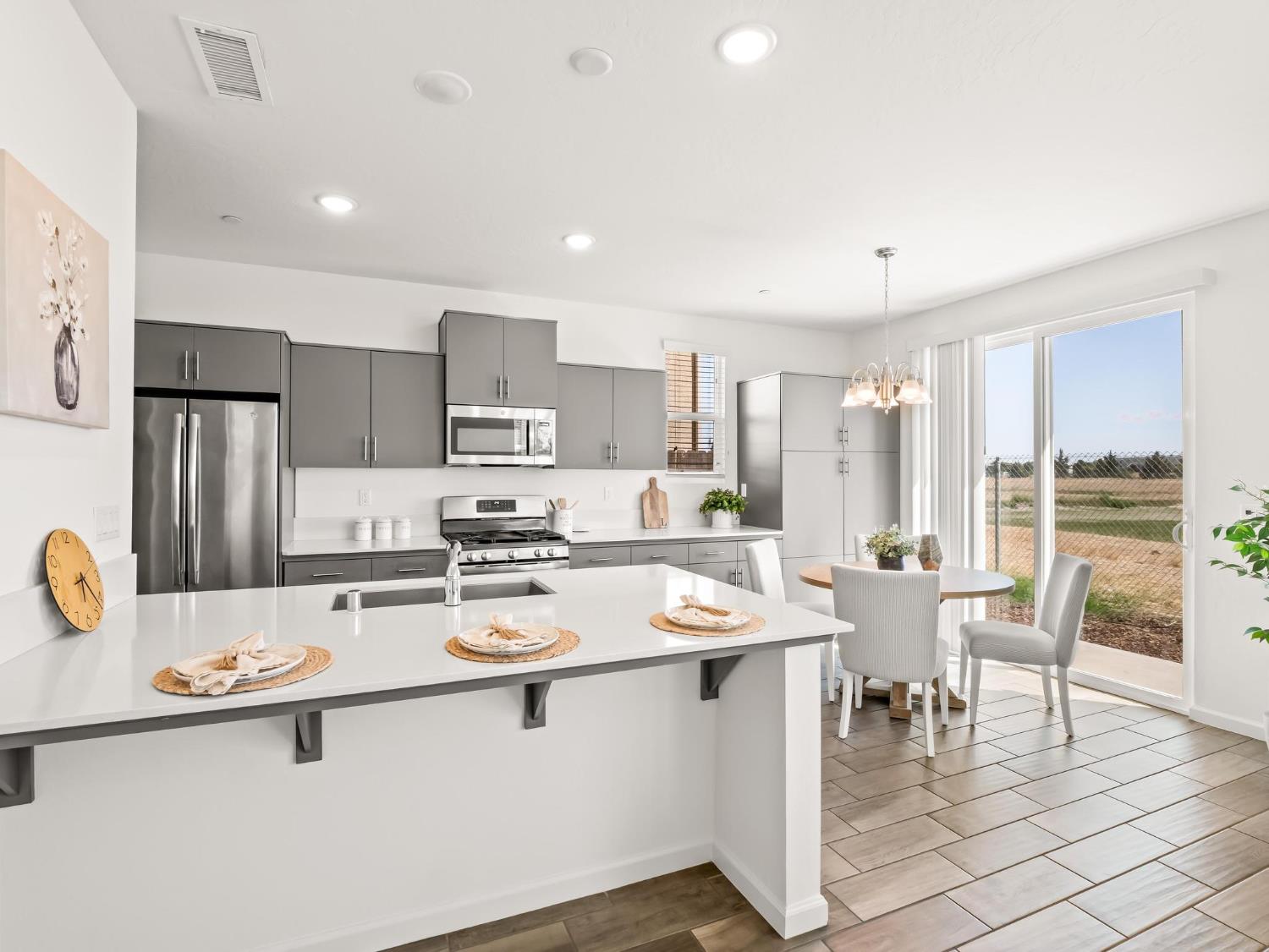 1950 Kelly Ln, Clovis, CA 93611