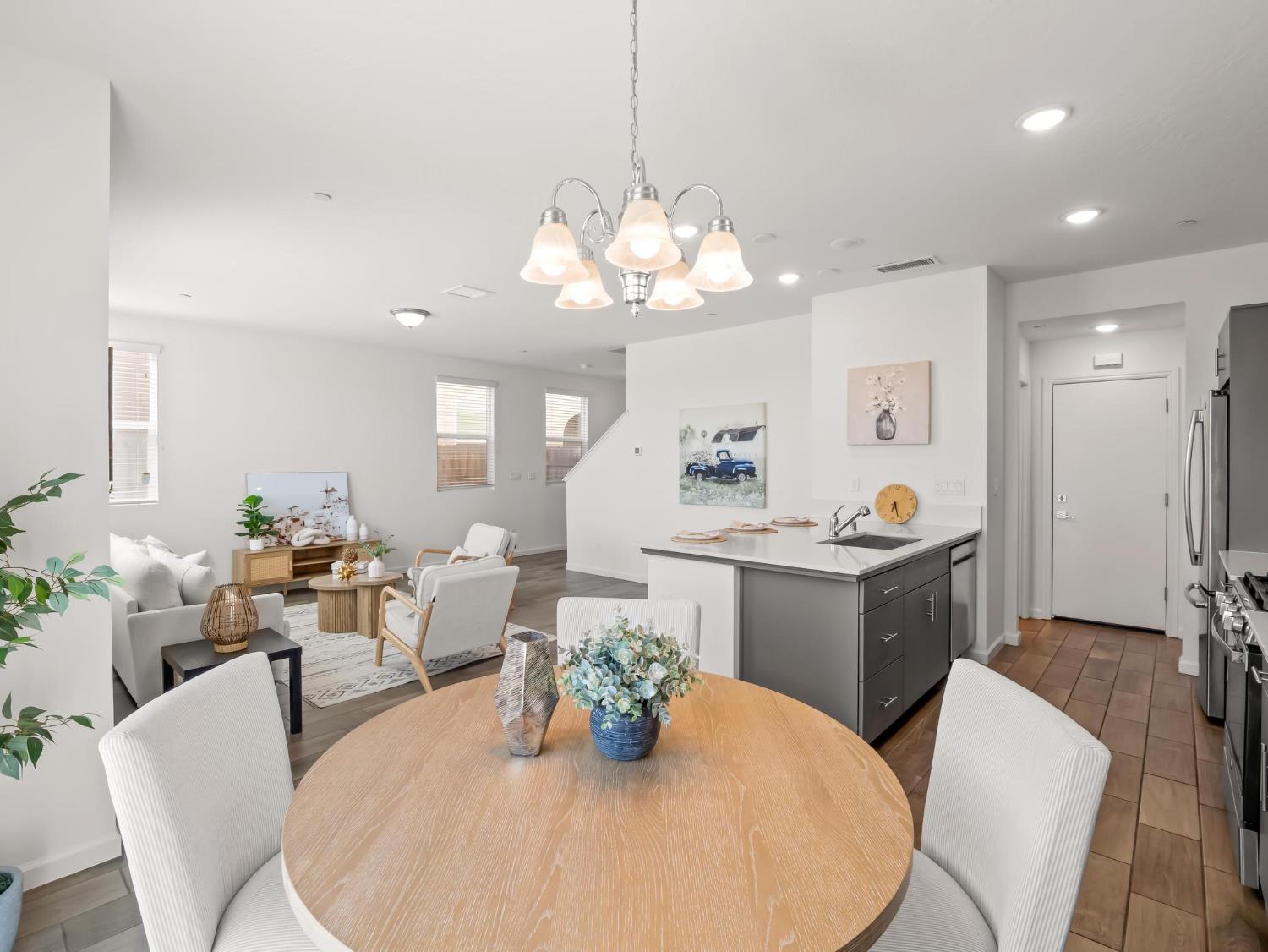 1950 Kelly Ln, Clovis, CA 93611