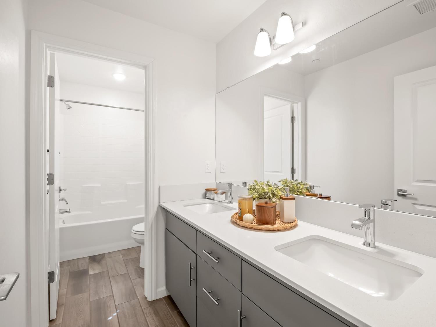 1950 Kelly Ln, Clovis, CA 93611