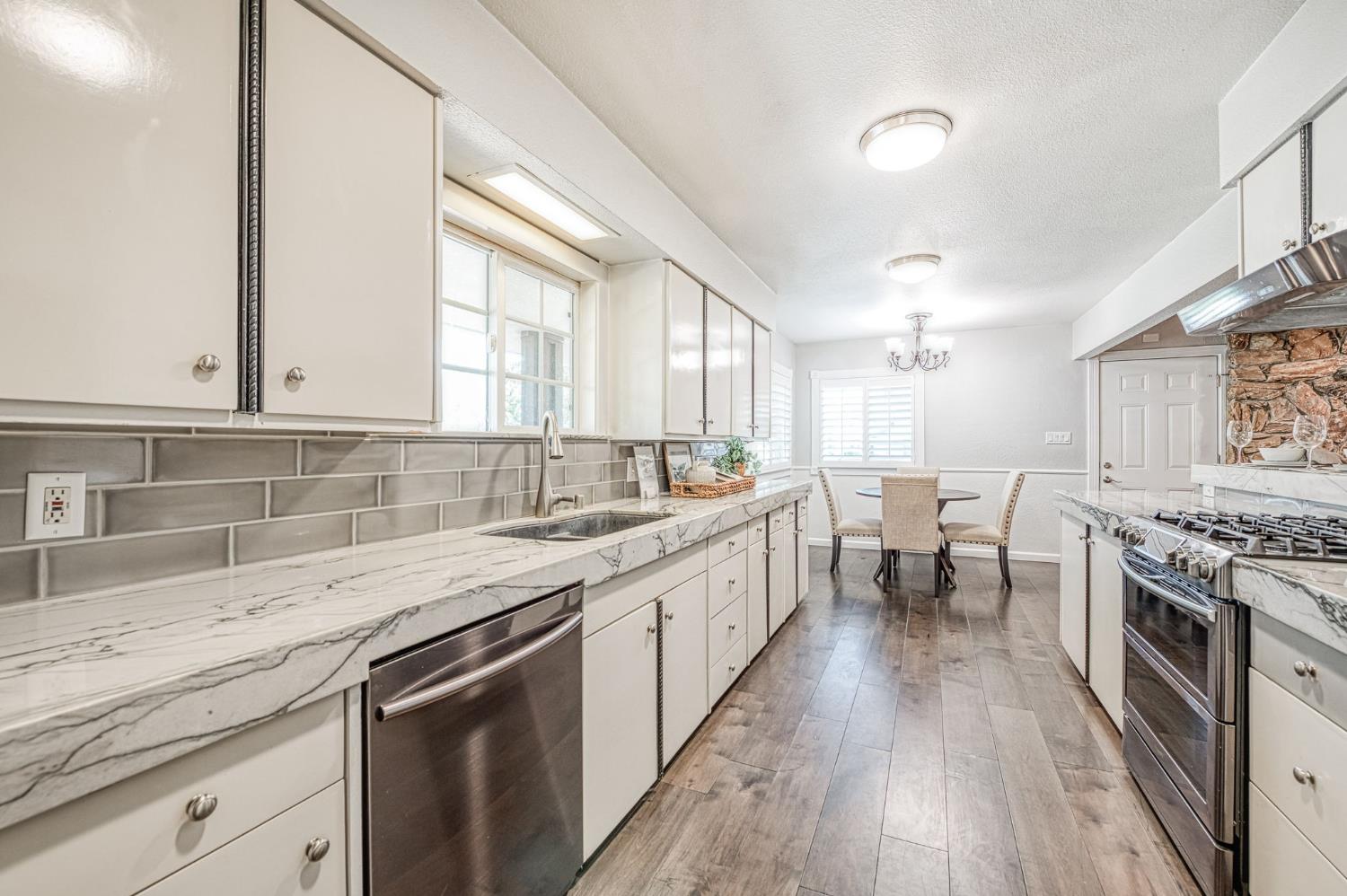 1391 Birch Ave, Clovis, CA 93611