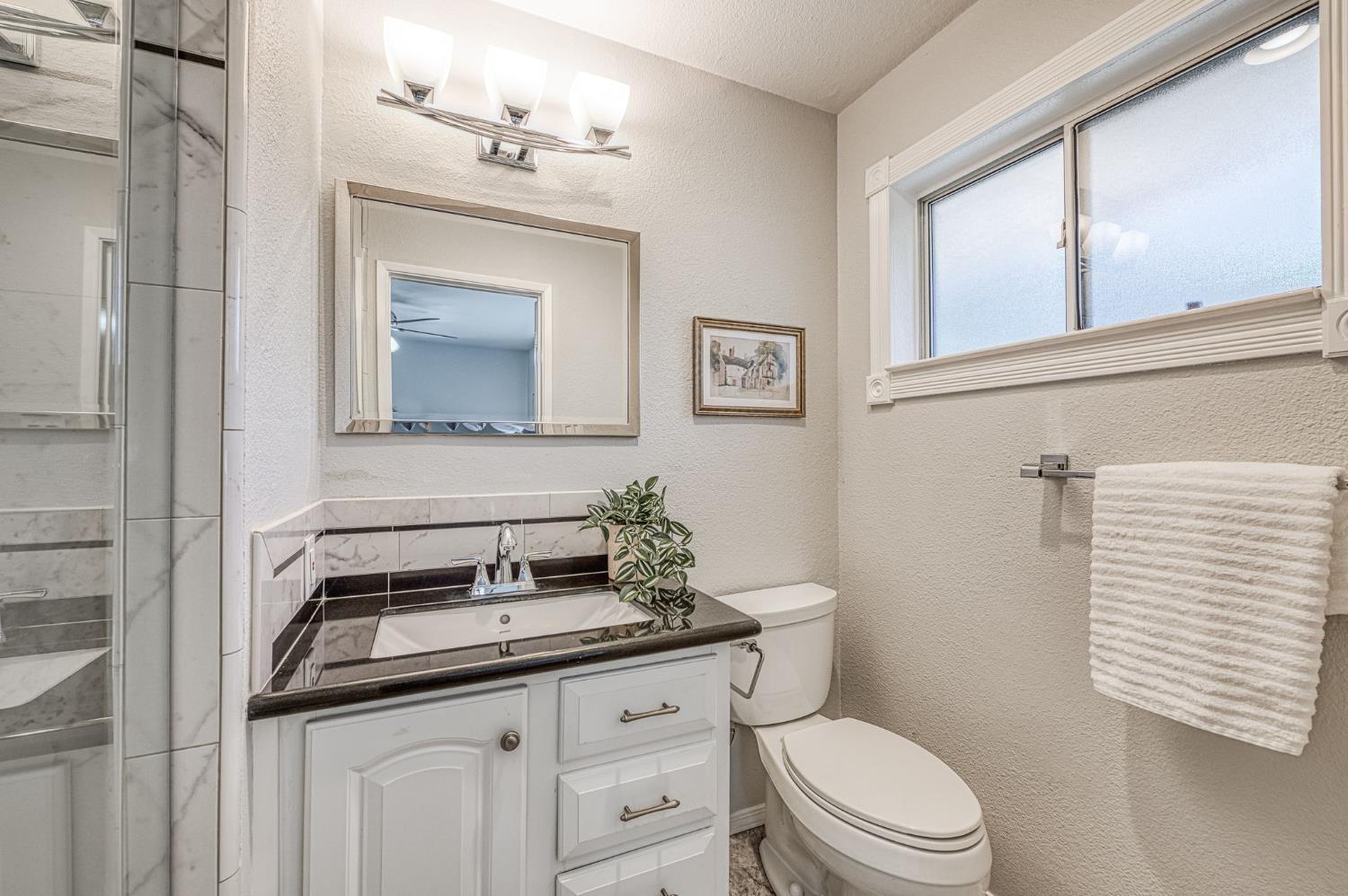 1391 Birch Ave, Clovis, CA 93611