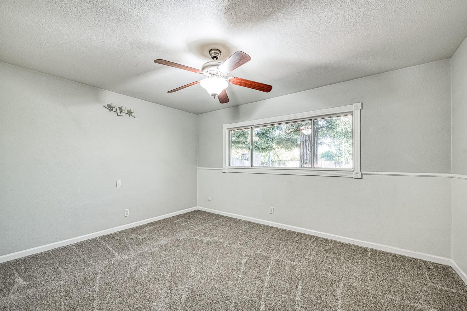 1391 Birch Ave, Clovis, CA 93611