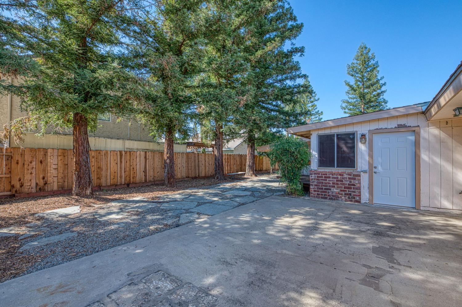 1391 Birch Ave, Clovis, CA 93611