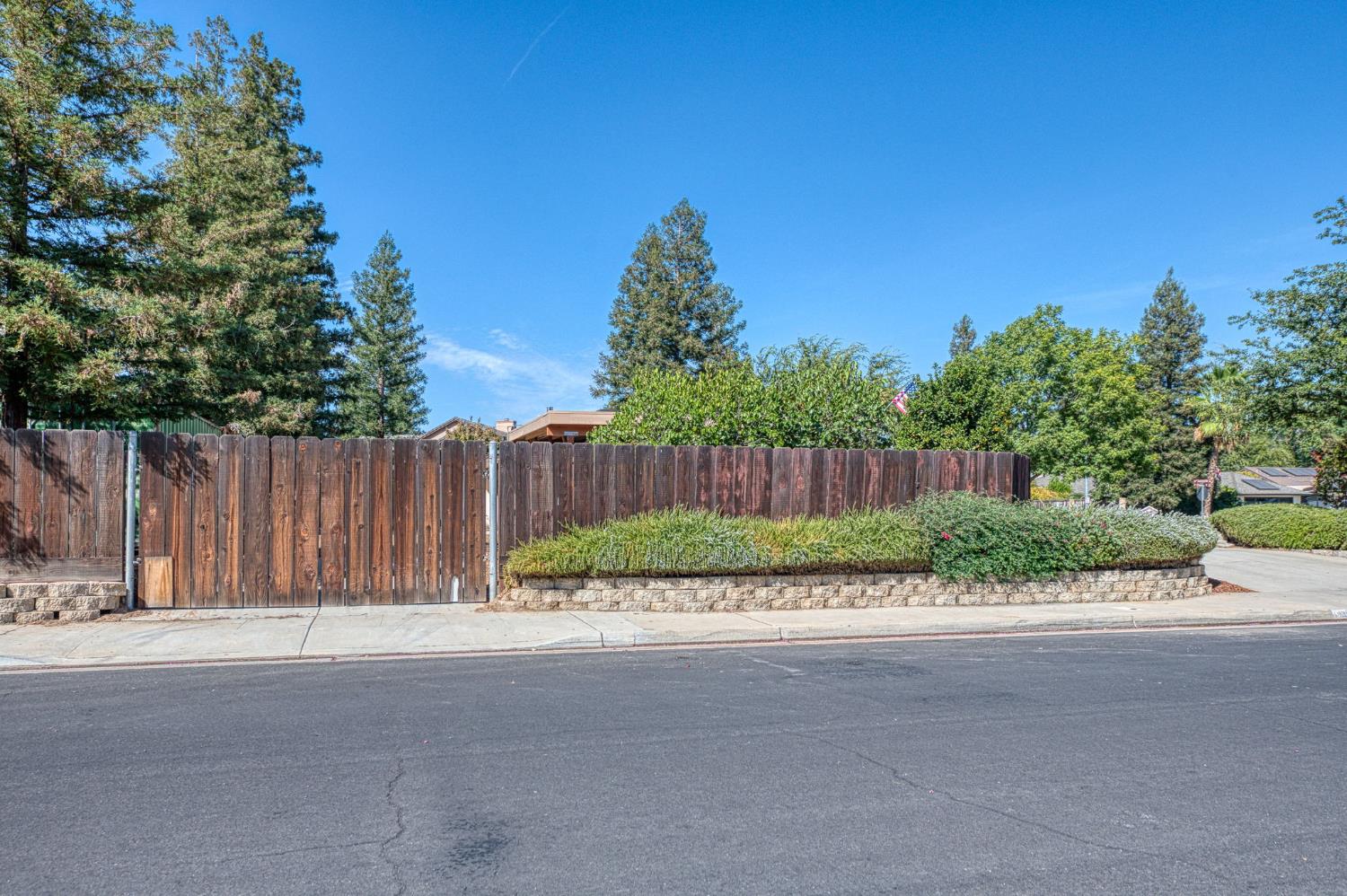 1391 Birch Ave, Clovis, CA 93611