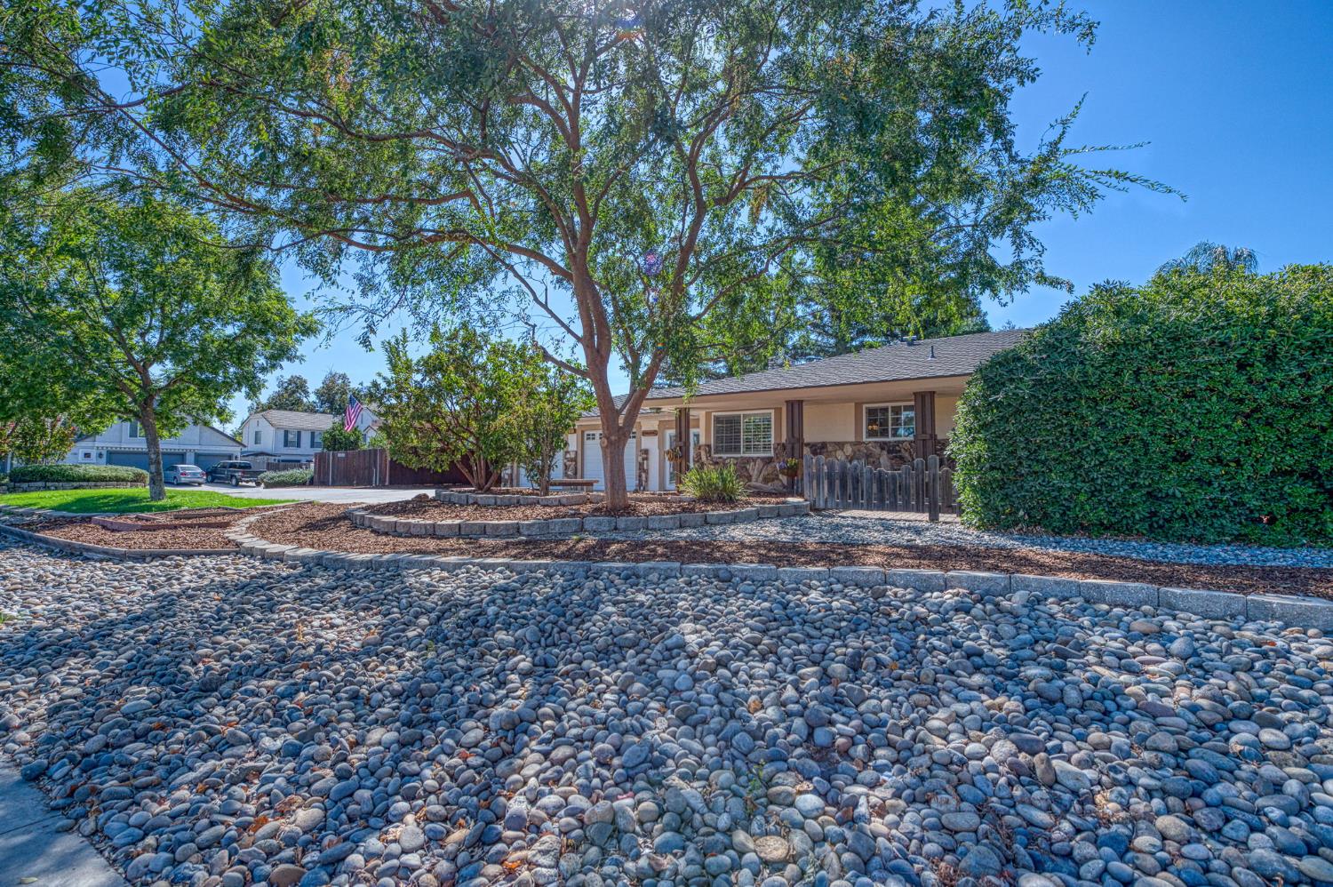 1391 Birch Ave, Clovis, CA 93611