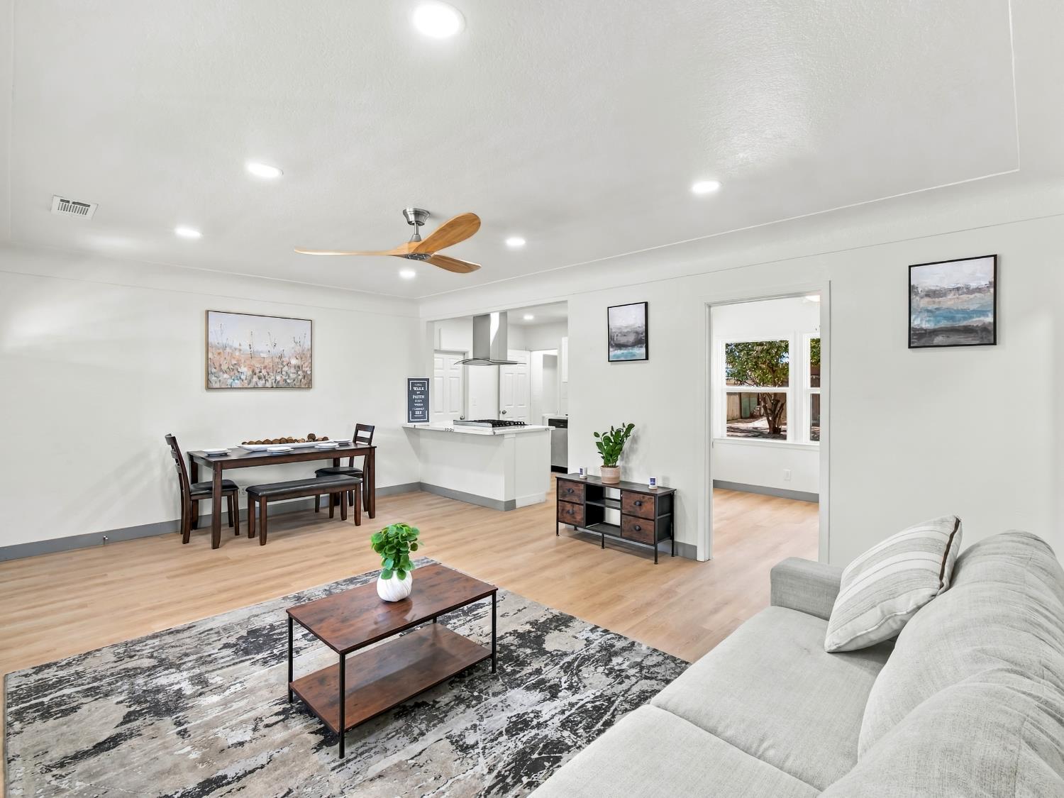 3525 N Del Mar, Fresno, CA 93704