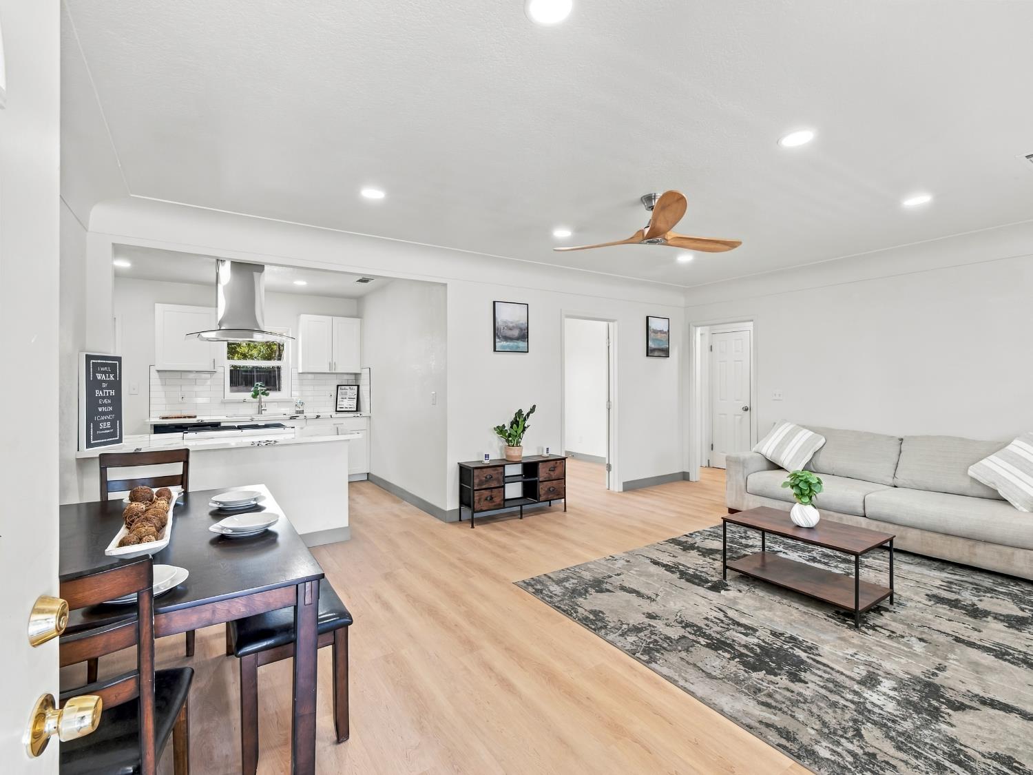 3525 N Del Mar, Fresno, CA 93704
