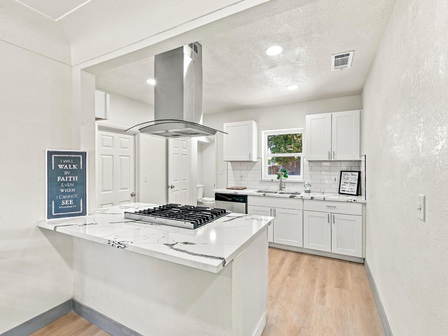 3525 N Del Mar, Fresno, CA 93704