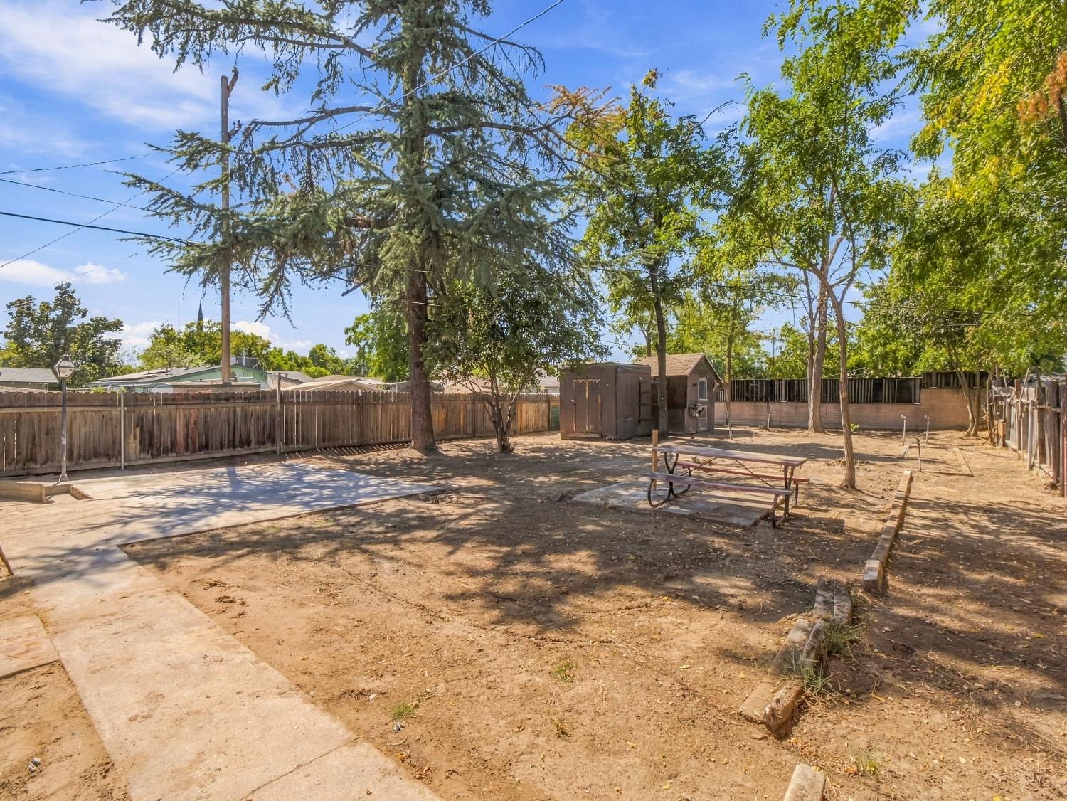 3525 N Del Mar, Fresno, CA 93704