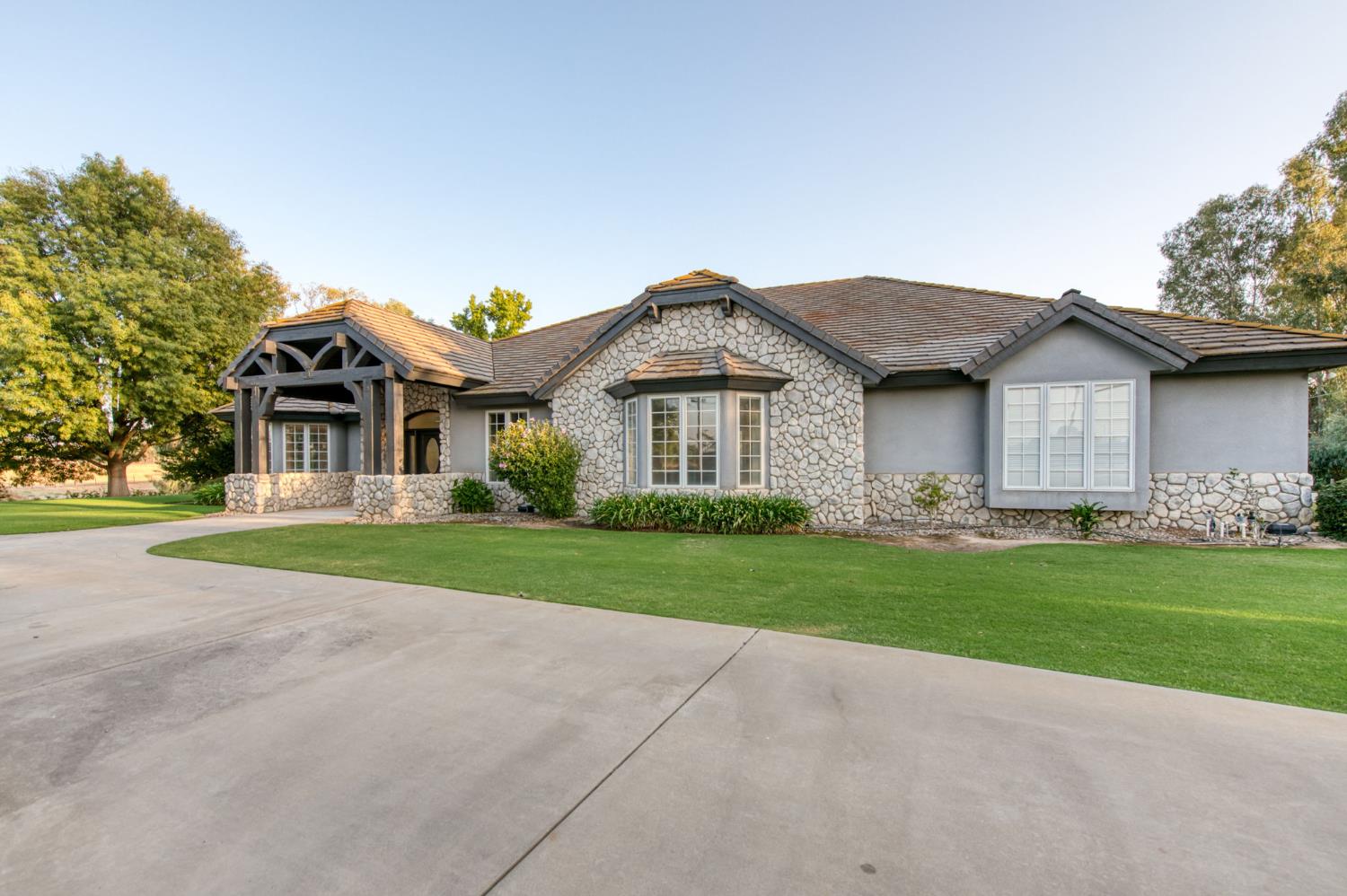 10673 E Bullard Ave, Clovis, CA 93619