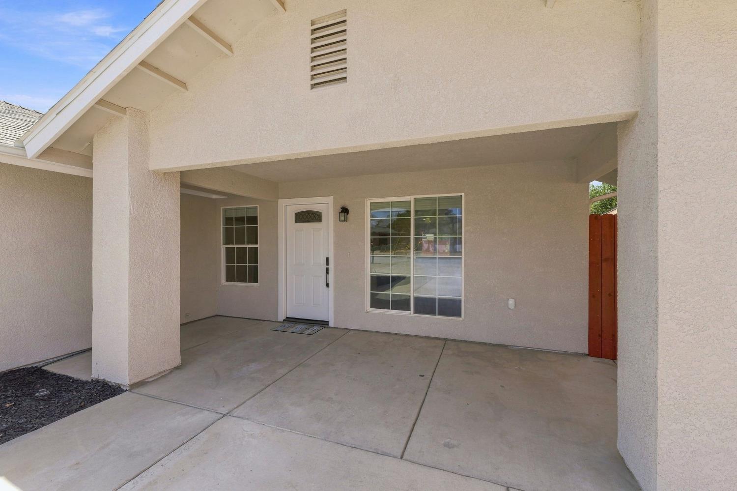 3079 Orchid Ave, Sanger, CA 93657