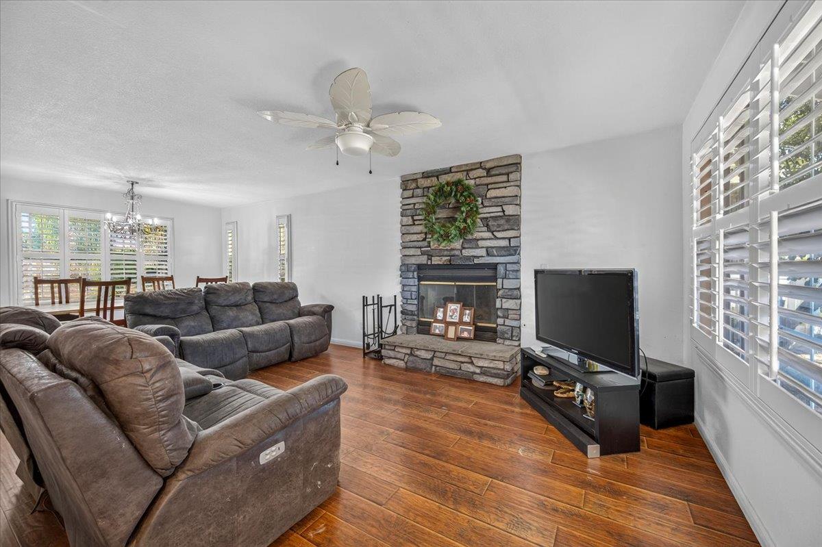 673 Bedford Ave, Clovis, CA 93611