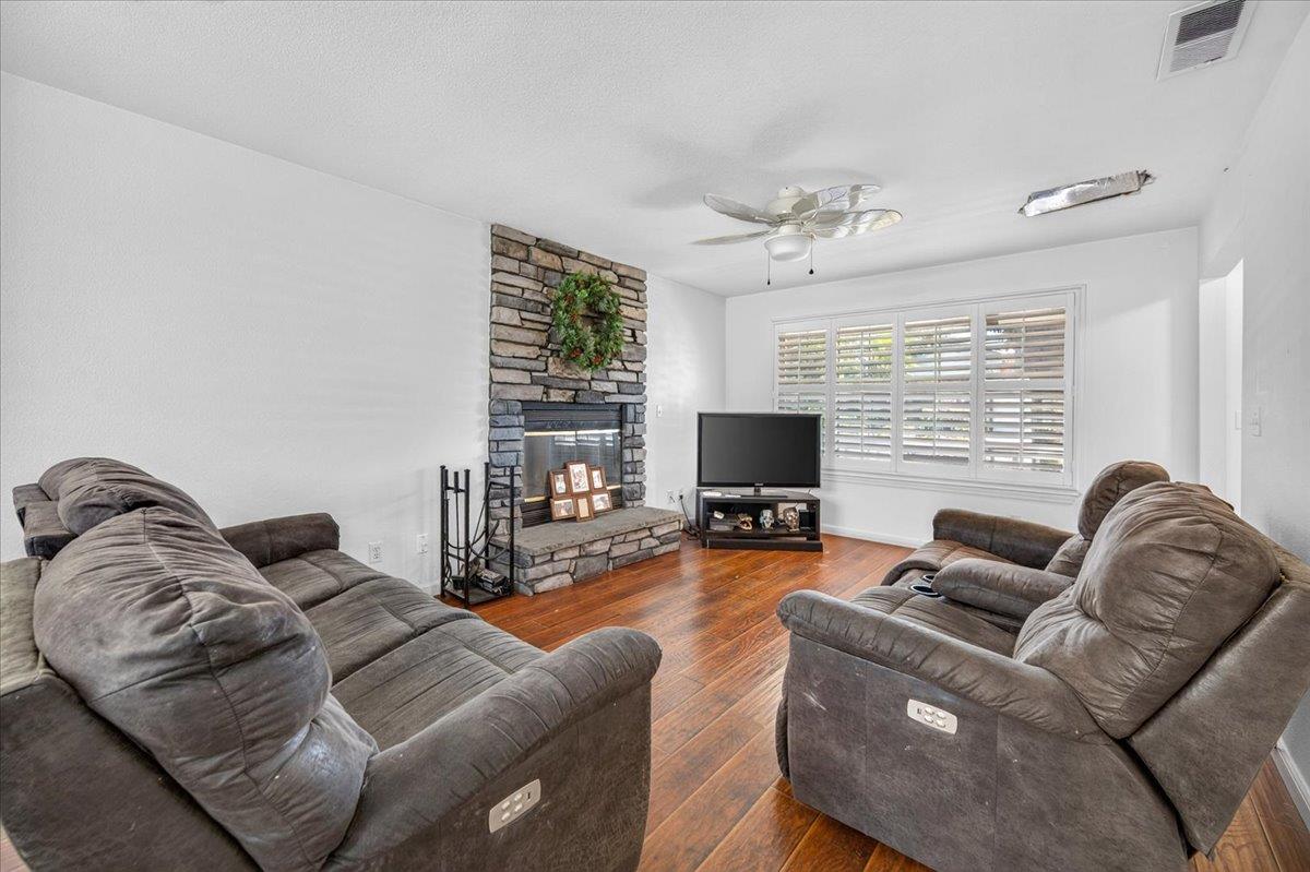 673 Bedford Ave, Clovis, CA 93611