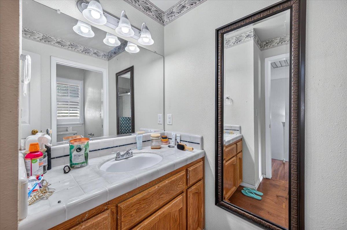 673 Bedford Ave, Clovis, CA 93611