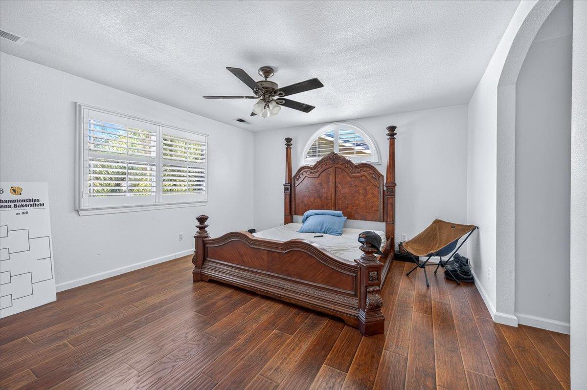 673 Bedford Ave, Clovis, CA 93611