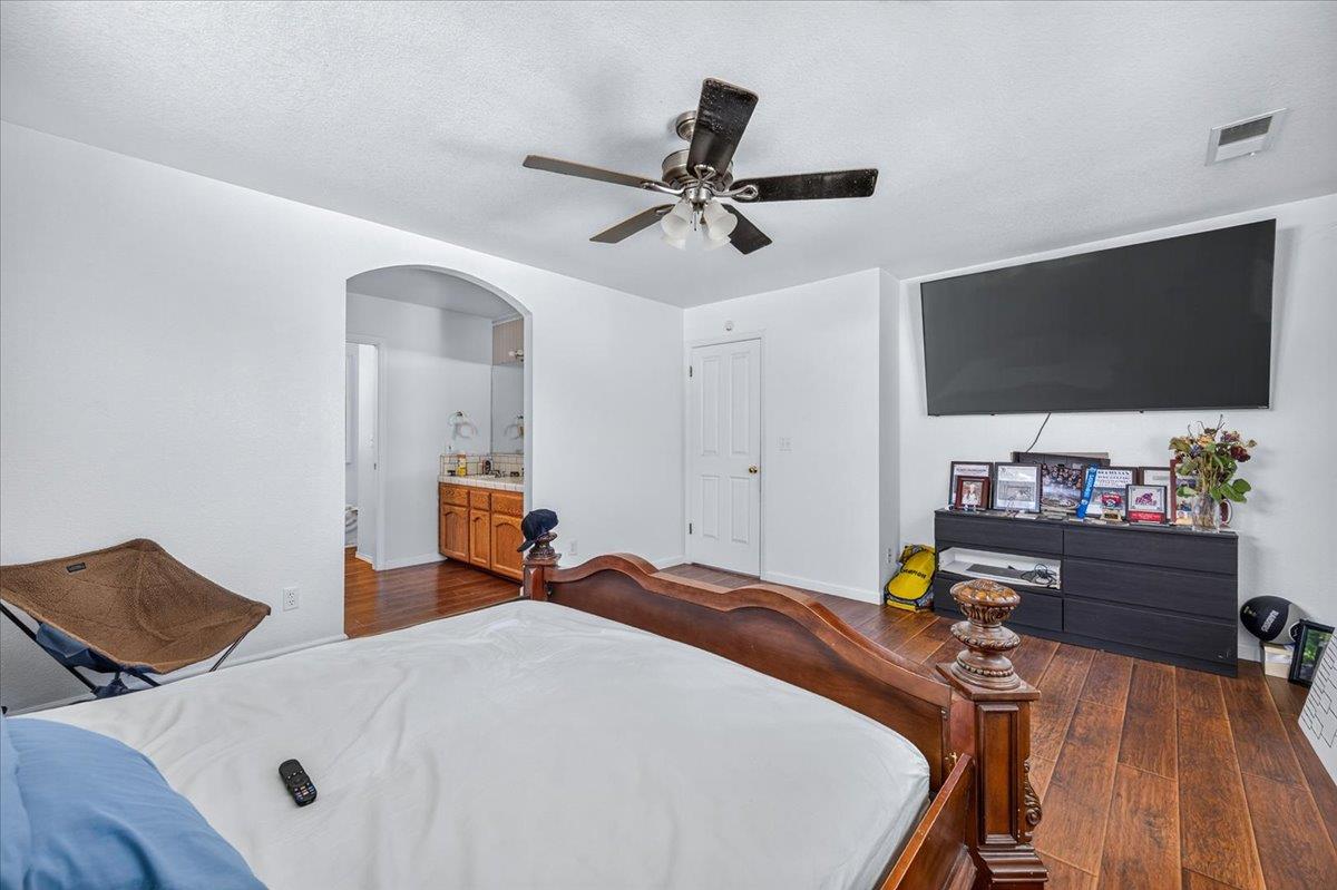 673 Bedford Ave, Clovis, CA 93611