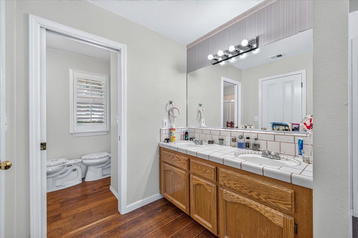 673 Bedford Ave, Clovis, CA 93611
