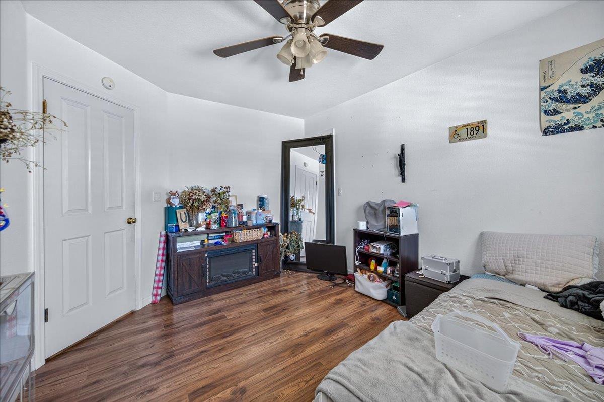 673 Bedford Ave, Clovis, CA 93611
